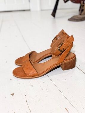 Frye Cindy Tan Leather Block Heel Ankle Strap Sandals Size 9.5